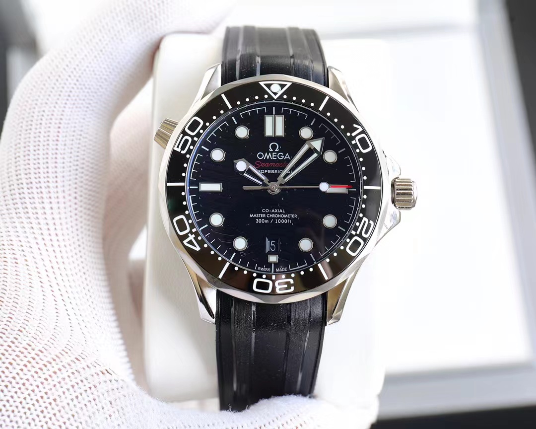 Omega Seamaster Diver 300M Master Co-Axial 42 Stainless Steel / Black / Rubber