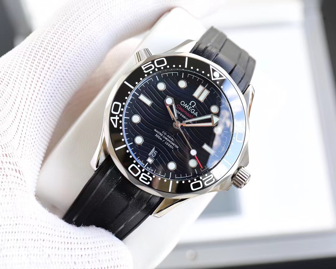 Omega Seamaster Diver 300M Master Co-Axial 42 Stainless Steel / Black / Rubber