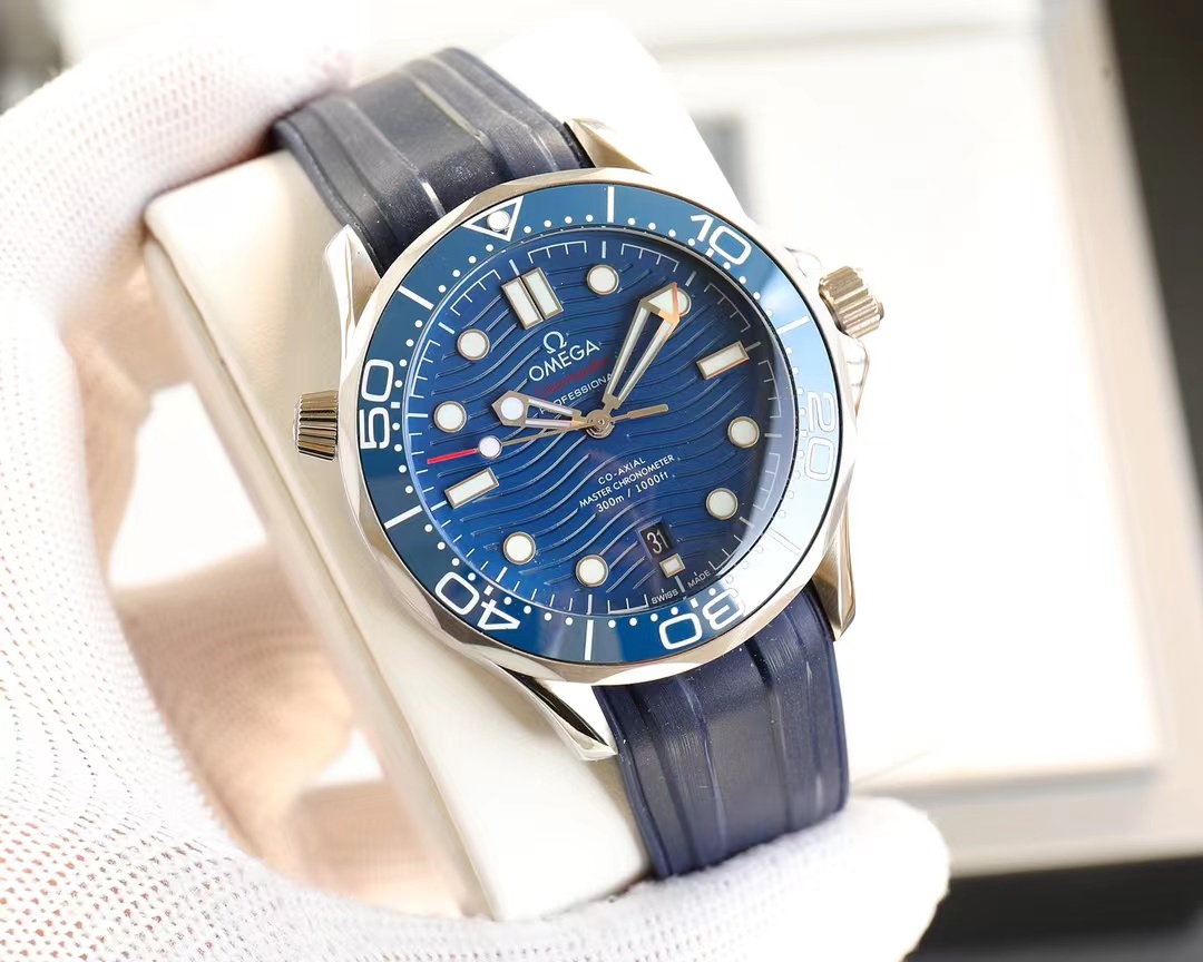 Omega Seamaster Diver 300M Master Co-Axial 42 Stainless Steel / Blue / Rubber