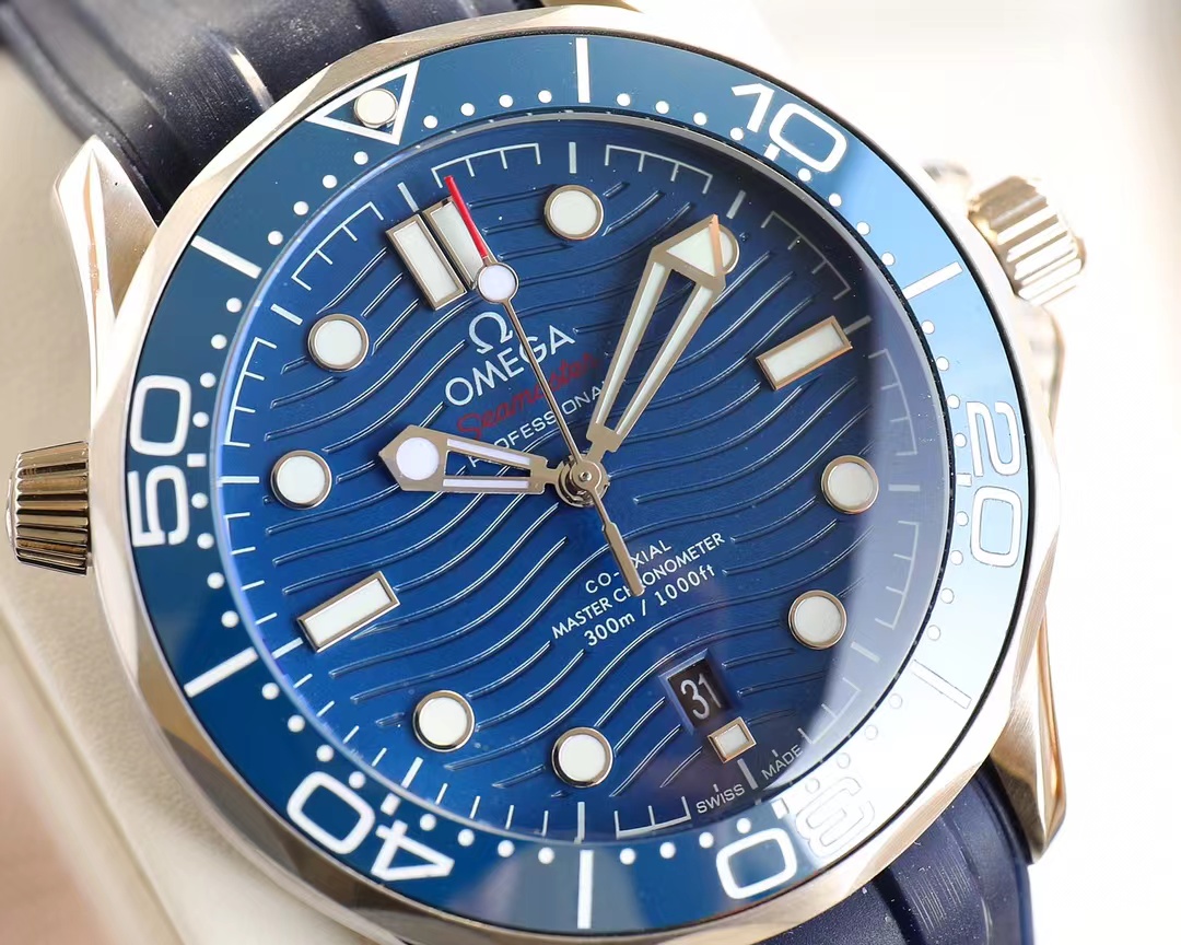 Omega Seamaster Diver 300M Master Co-Axial 42 Stainless Steel / Blue / Rubber