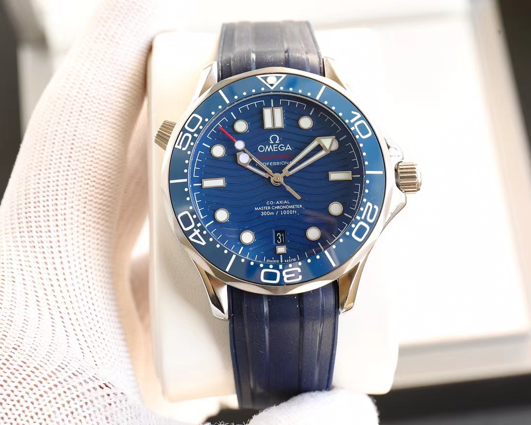 Omega Seamaster Diver 300M Master Co-Axial 42 Stainless Steel / Blue / Rubber