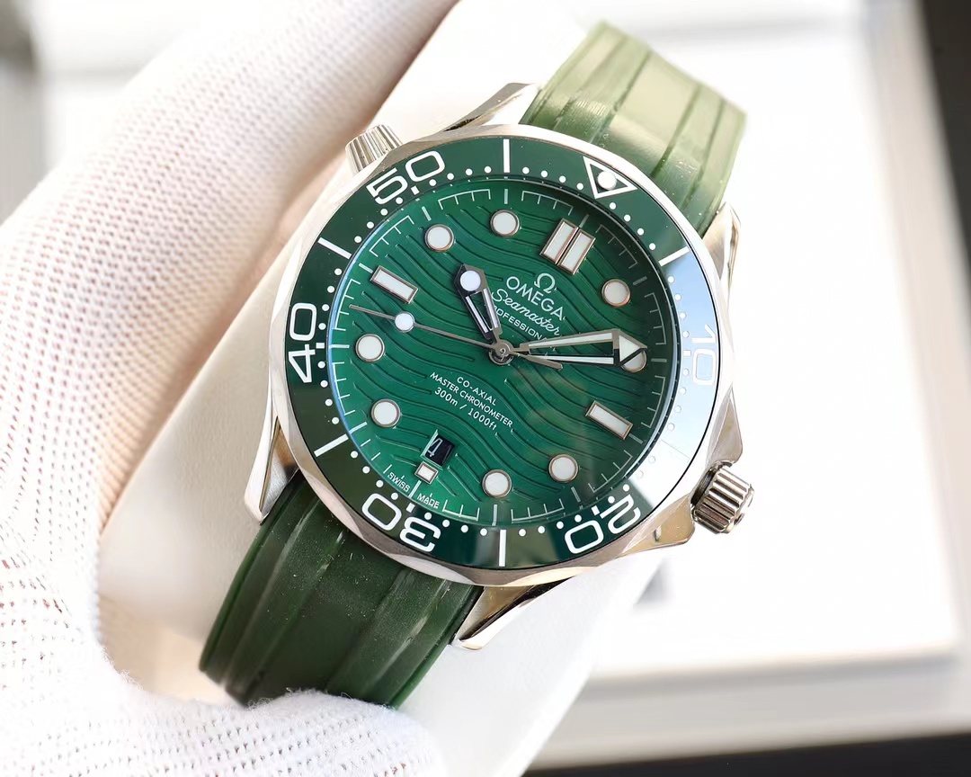 Omega Seamaster Diver 300M Master Co-Axial 42 Stainless Steel / Green / Rubber