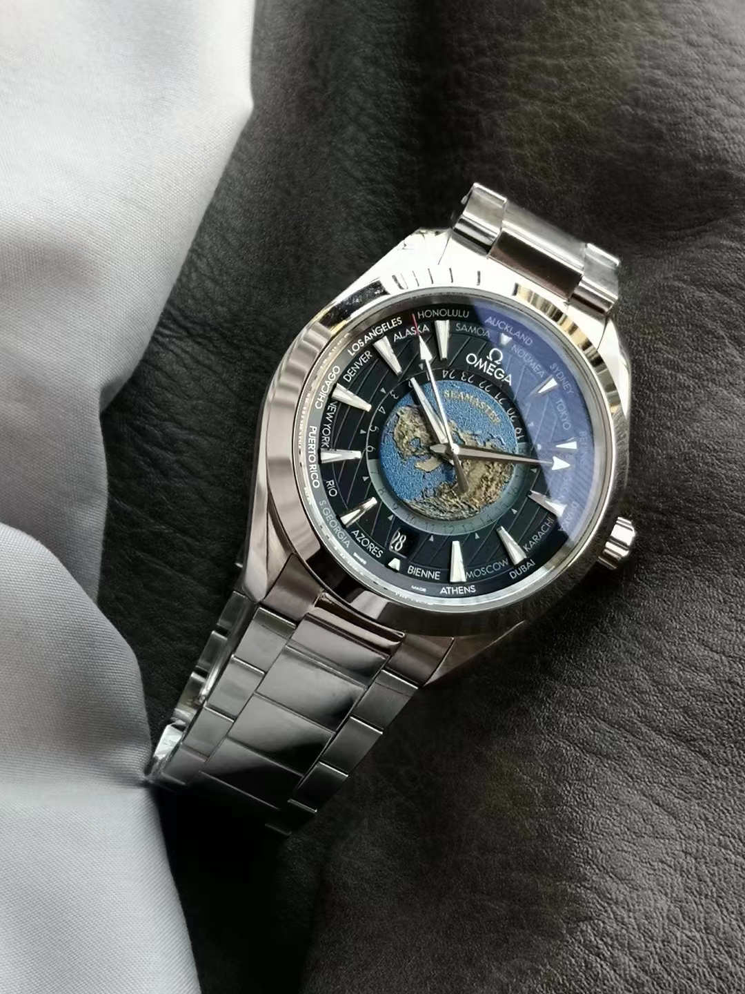 Omega Seamaster Aqua Terra 150M Master Chronometer 43 Worldtimer Stainless Steel / Blue / Bracelet