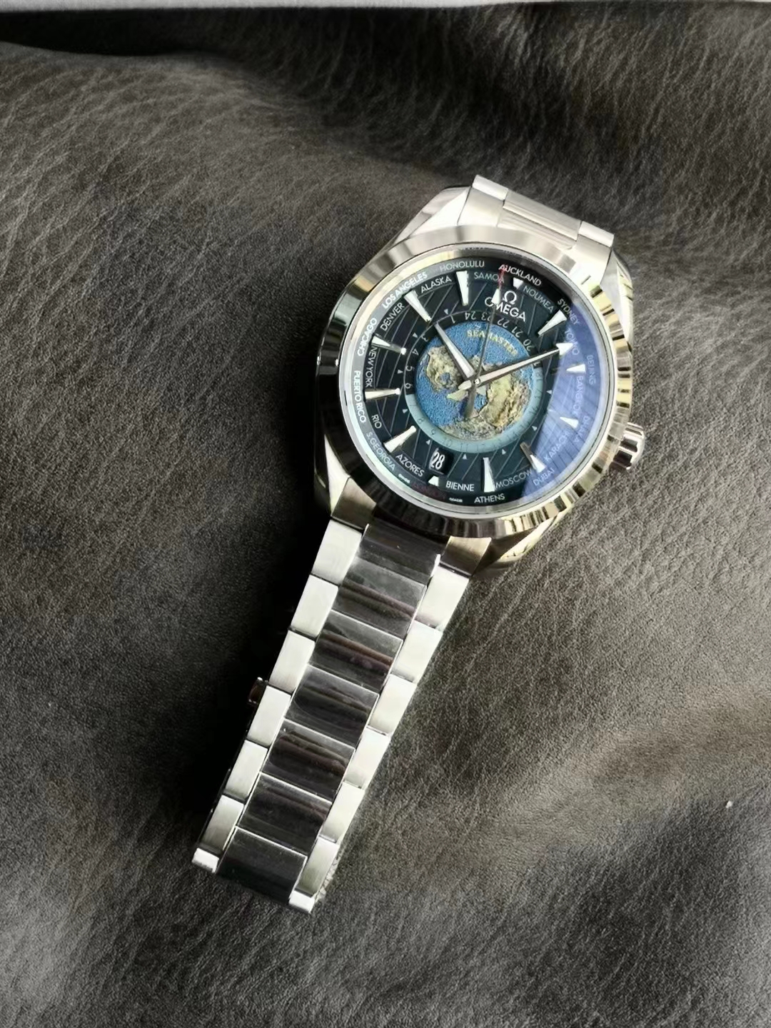 Omega Seamaster Aqua Terra 150M Master Chronometer 43 Worldtimer Stainless Steel / Blue / Bracelet