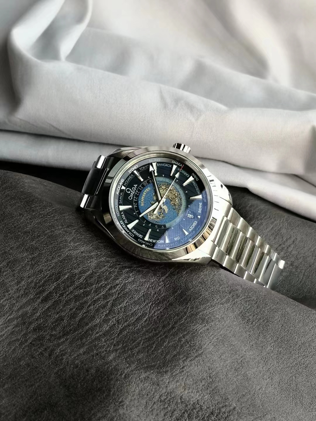 Omega Seamaster Aqua Terra 150M Master Chronometer 43 Worldtimer Stainless Steel / Blue / Bracelet