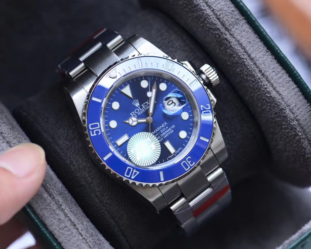 Rolex Submariner Date White Gold / Blue