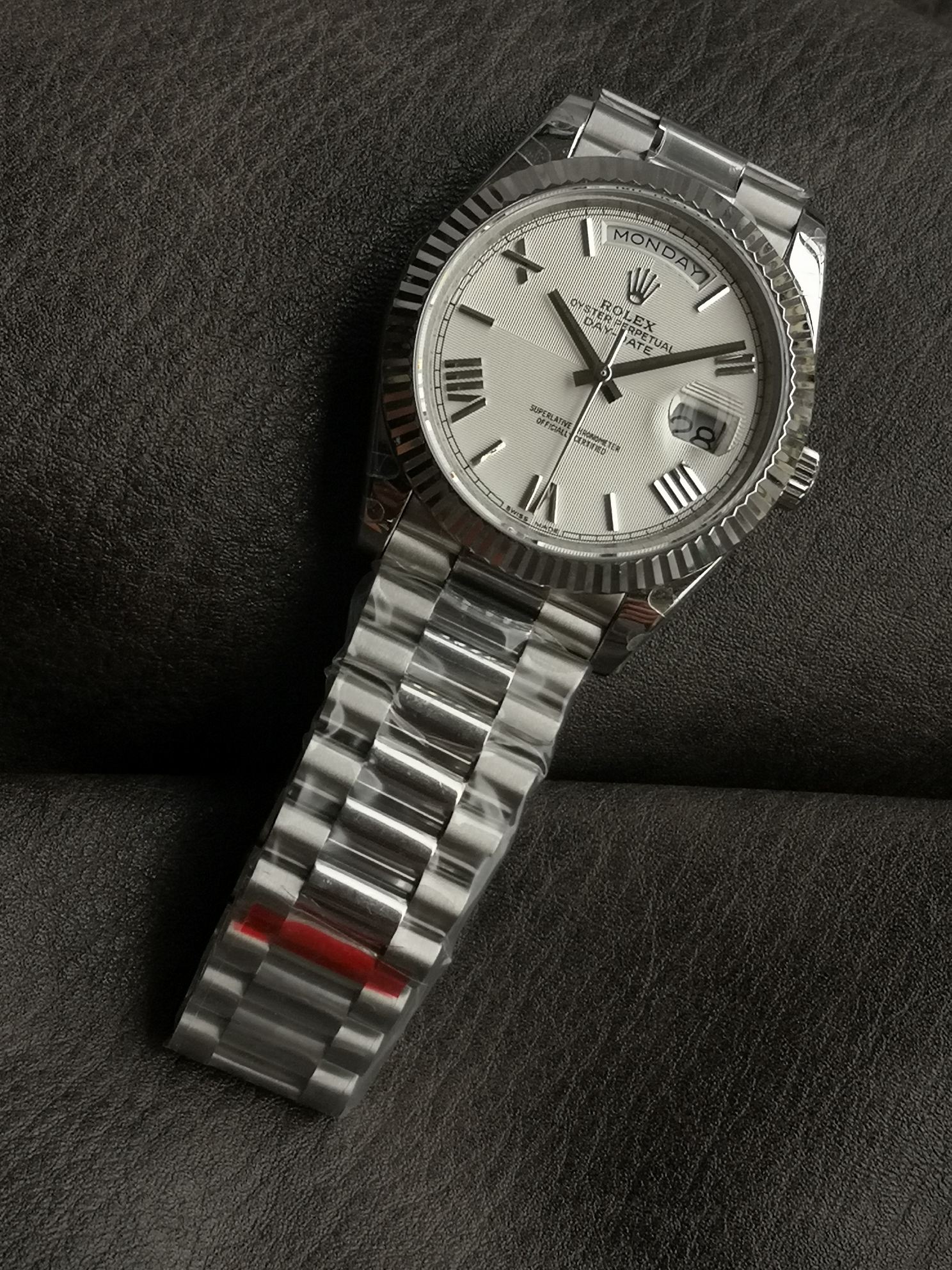 Rolex Day-Date 40 Platinum - Fluted / White - Roman