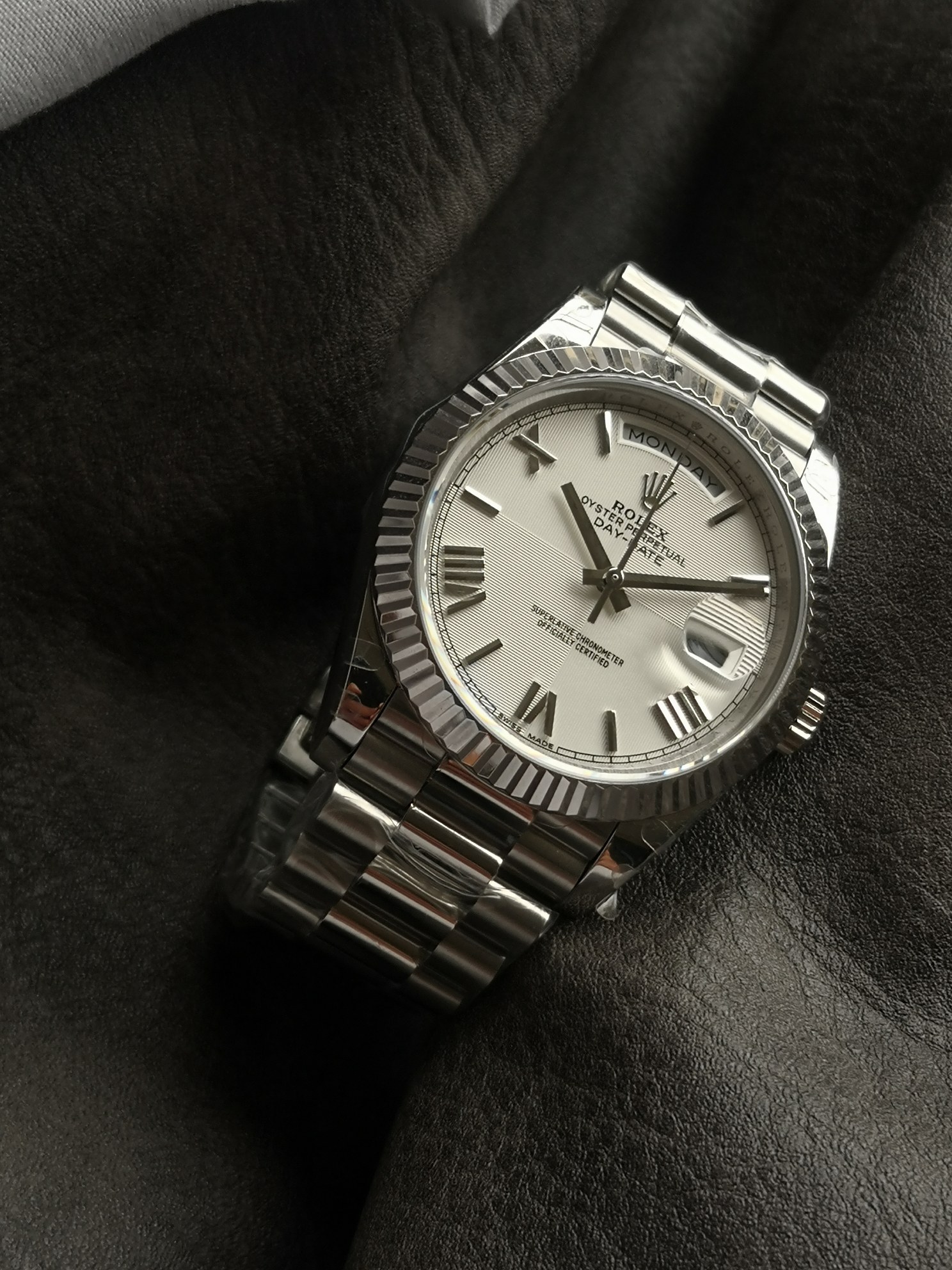 Rolex Day-Date 40 Platinum - Fluted / White - Roman