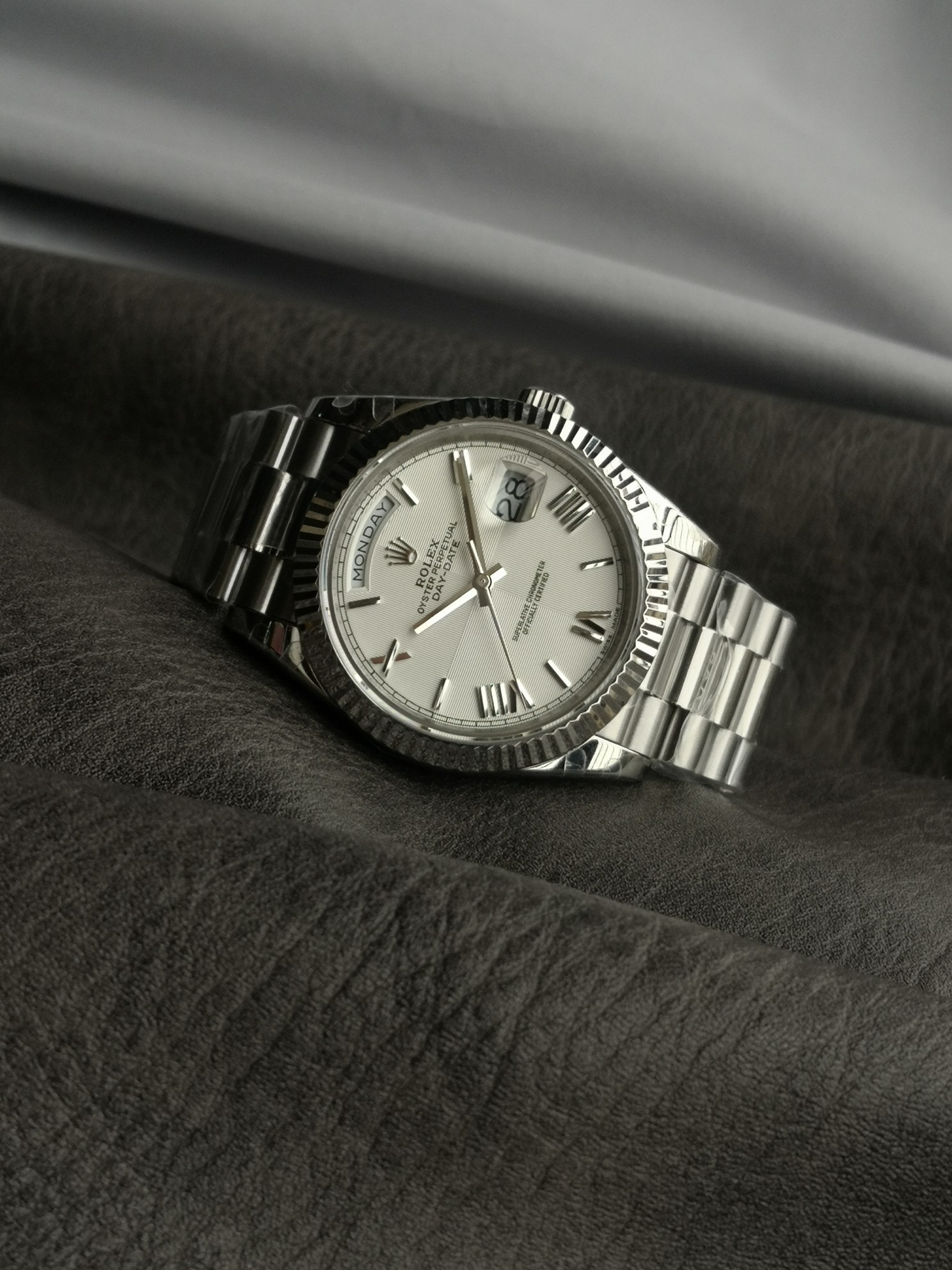 Rolex Day-Date 40 Platinum - Fluted / White - Roman