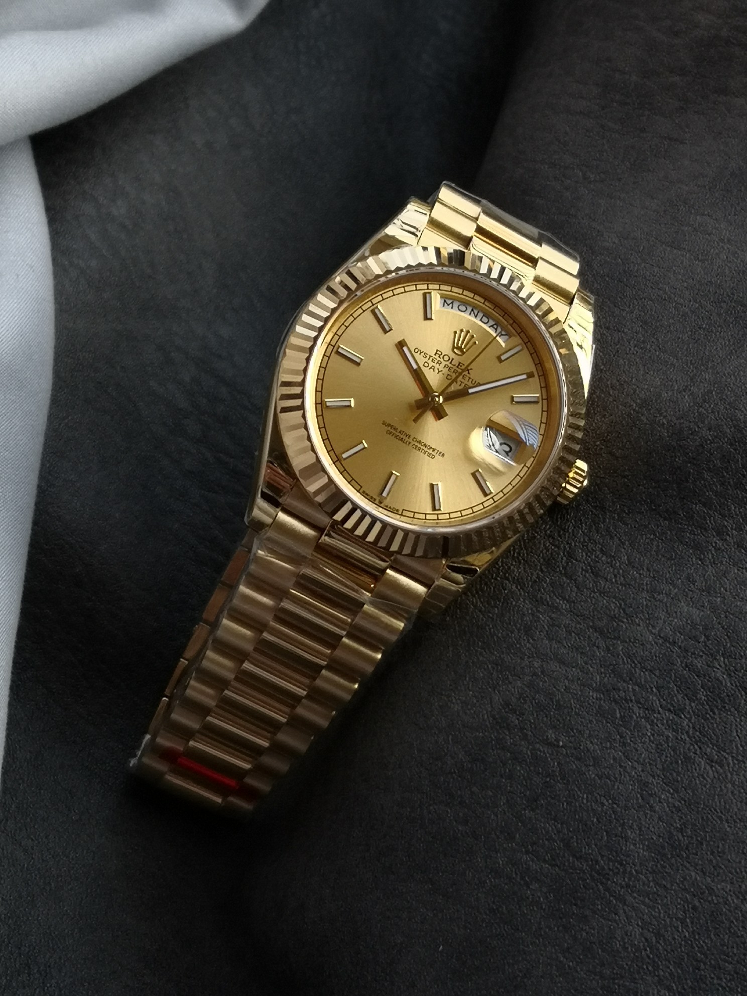 Rolex Day-Date 40 Yellow Gold / Champagne