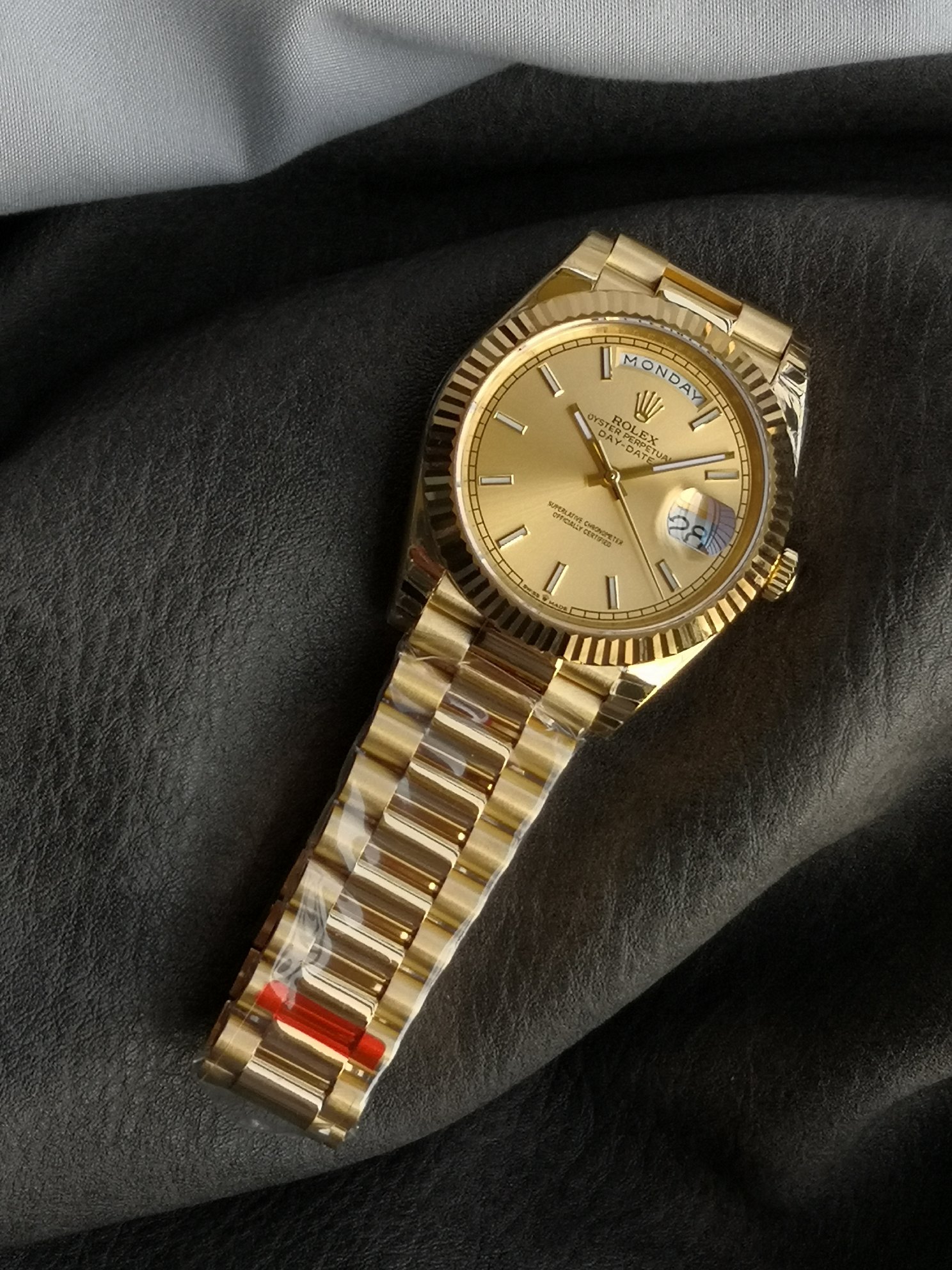 Rolex Day-Date 40 Yellow Gold / Champagne