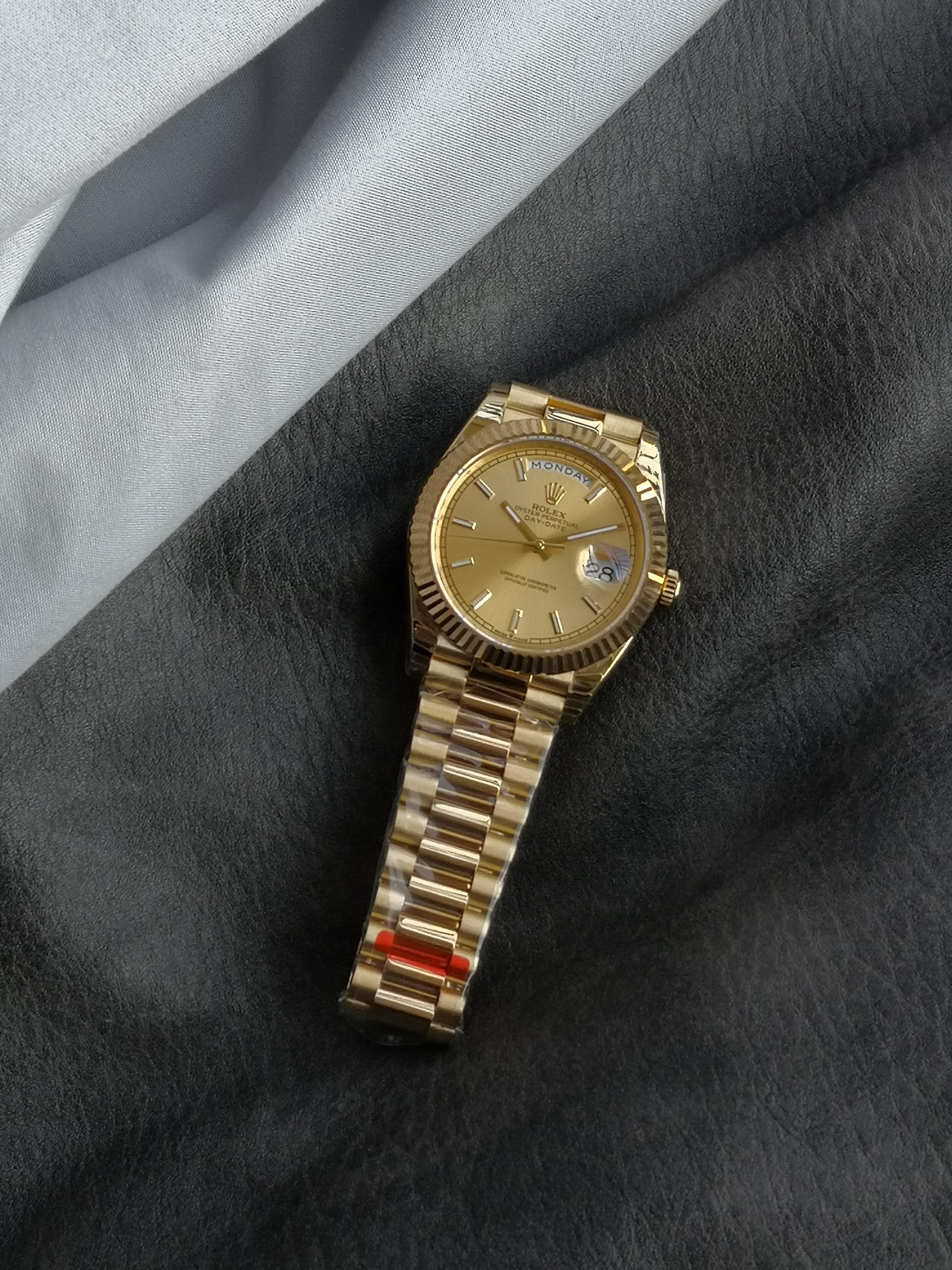 Rolex Day-Date 40 Yellow Gold / Champagne